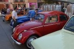 Los vehículos antiguos, el \'gos rater valencià\' y la ´mascletà\' completaron el programa festivo del domingo