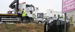 Nueva salida de vía en la rotonda de la carretera del puerto