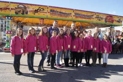 La Reina Fallera y su corte disfrutan de una jornada de convivencia en la feria