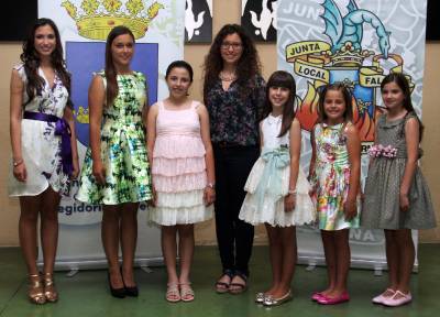 Las candidatas a Reina Fallera se entrevistan con los representantes de las comisiones falleras