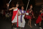 Divertido desfile de disfraces en Les Penyes en Festes 2015