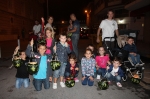 Los niños y niñas de Borriana participan en el taller de fanalets durante las Fiestas de la Misericordia