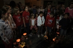 Los niños y niñas de Borriana participan en el taller de fanalets durante las Fiestas de la Misericordia