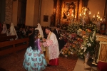 La ofrena floral per a la Sagrada Familia i processó del Santíssim marquen la jornada dominical a La Vall d'Uixó