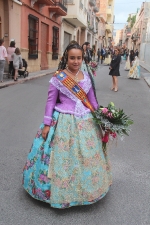 La ofrena floral per a la Sagrada Familia i processó del Santíssim marquen la jornada dominical a La Vall d'Uixó