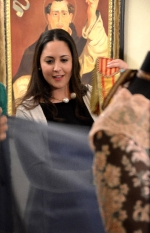 Elena Guzmán recibe la banda de Reina de las fiestas patronales de Sant Vicent