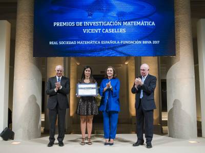La profesora de la UJI Marina Murillo recibe el Premio Vicent Caselles a los jóvenes investigadores llamados a ser los líderes de la matemática española