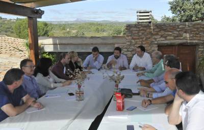 El equipo de gobierno de Moliner prepara los presupuestos en Les Useres