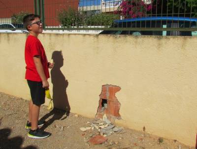 La llegada del otoño agravará la situación de los escolares de Canet Lo Roig