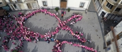 el-rosa-llena-las-calles-de-nules-en-la-v-marcha-contra-el-cancer