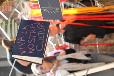 La performance ‘Art en viu’ pone fin a las Jornades Culturals de la Plana de l’Arc en Vilafamés