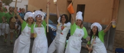 el-pasacalle-de-sant-roc-pone-el-colorido-y-la-fiesta