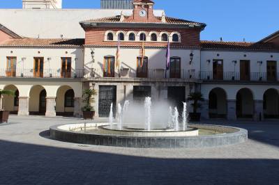 Nules adquiere desfibriladores para los centros educativos de la localidad