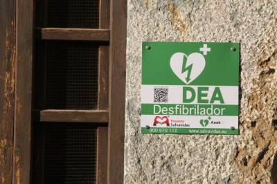 Portell ja compta amb desfibril•lador