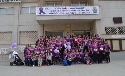 MARCHA BENÉFICA SOLIDARIA DEL MURO Y SUELTA DE GLOBOS EN L'ALCORA POR EL 25-N