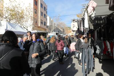 Por primera vez en su historia l'Alcora celebró ayer día de la Constitución con mercado.