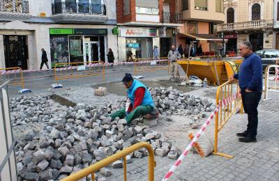 Borriana renova l'empedrat del Pla i ho deixa llest per a les celebracions nadalenques