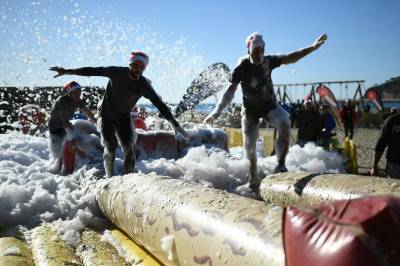 Oropesa celebra la Navidad con alambre de espino gracias a la Farinato Navidad Experience