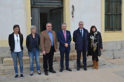 El presidente de la Autoridad Portuaria de Castellón visita el faro de Oropesa del Mar para empezar a trazar un plan de rehabilitación