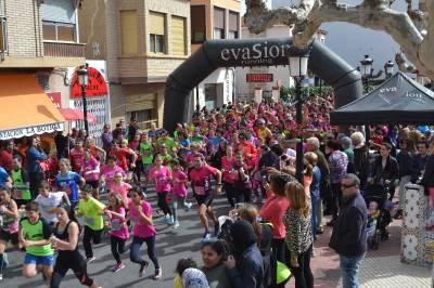 Más de 500 atletas participan en la Volta a Peu Solidària del Dia de la Dona en Oropesa del Mar