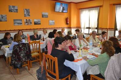 Las mujeres de Oropesa del Mar celebran el Dia de la Dona con una comida