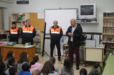 Protección Civil realiza charlas sobre el uso de productos pirotécnicos en los colegios