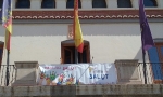 Nules commemora el Dia Mundial de la Salut penjant una pancarta a l'Ajuntament