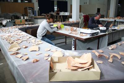 El Museu del Taulell cataloga peces trobades al castell d'Onda