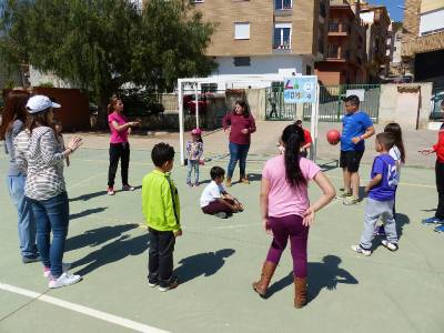 El taller de empleo de la Mancomunidad Espadán Mijares participa en las actividades de Pascua del colegio de Ribesalbes