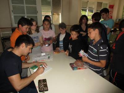 L’escriptor Eloy Moreno presenta en el CEIP Castro el seu llibre “Contes per entendre el món”