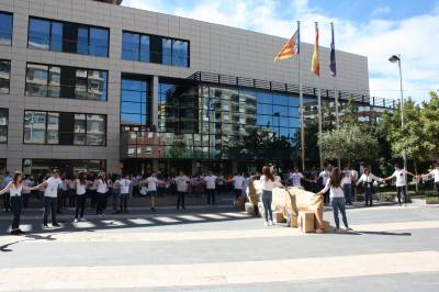 Almassora “derrumba” muros en favor de las personas refugiadas