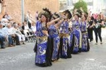 La cabalgata de fiestas llena las calles de Vila-real de colorido y crítica local