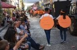 La cabalgata de fiestas llena las calles de Vila-real de colorido y crítica local