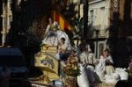 La cabalgata de fiestas llena las calles de Vila-real de colorido y crítica local