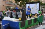 La cabalgata de fiestas llena las calles de Vila-real de colorido y crítica local