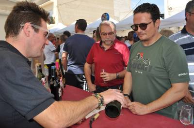 La V Fira del Vi convierte a Les Useres en un multitudinario escaparate para la promoción de sus bodegas