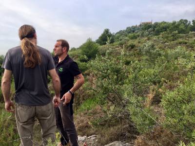 Comencen els treballs per obrir una senda en la muntanyeta de Sant Antoni
