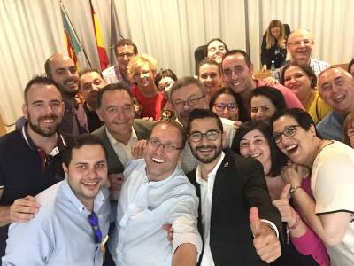 El PSPV de Castellón muestra su satisfacción por la elección de Samuel Falomir como nuevo alcalde de l’Alcora, un joven sobradamente preparado que siempre ha estado en primera línea para defender los intereses del pueblo frente al peligro que suponía la i