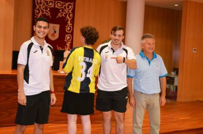 La alcaldesa de Almenara recibe al Almenara Atlètic tras su ascenso a preferente