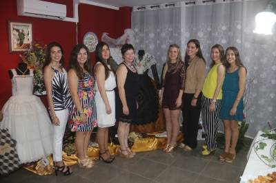 Las festeras de Les Alqueries muestran el 'manifest'