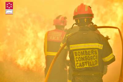 El incendio de la Serra Calderona sigue activo y lleva quemadas ya más de 350 hectáreas