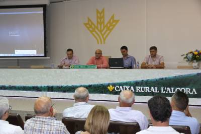 Ayuntamiento y asociaciones despiden al director de la Caixa Rural de L'Alcora y reciben a su sucesor