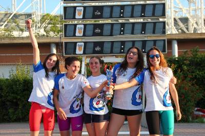 El equipo femenino junior del Club Natación Castalia Castellón se proclama campeón autonómico