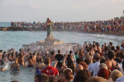 Multitudinario Desembarco de Santa María Magdalena