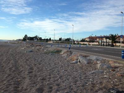 El PP pregunta a los dos ayuntamientos si suspenden la playa para perros anunciada en 2015 tras un año sin resolver las alegaciones