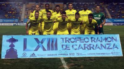 Imágenes del partido Villarreal C.F. y Málaga en el trofeo Carranza en Cádiz