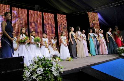 La gala de Proclamación de las Reinas y Damas inaugura las Fiestas Mayores de Canet Lo Roig