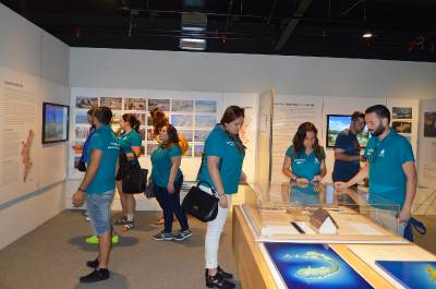 El personal del taller T’Avalem de la Mancomunidad Espadán Mijares, en la exposición ‘Paisatges turístics valencians: valuosos, valorats’