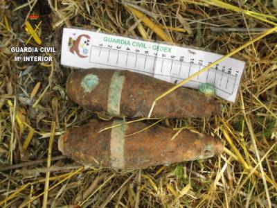La Guardia Civil destruye dos artefactos explosivos de la Guerra Civil en Gaibiel