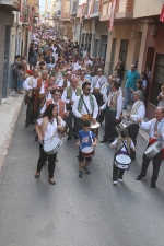 Participativa ofrena floral i d'aliments al Santíssim Crist de la Pietat